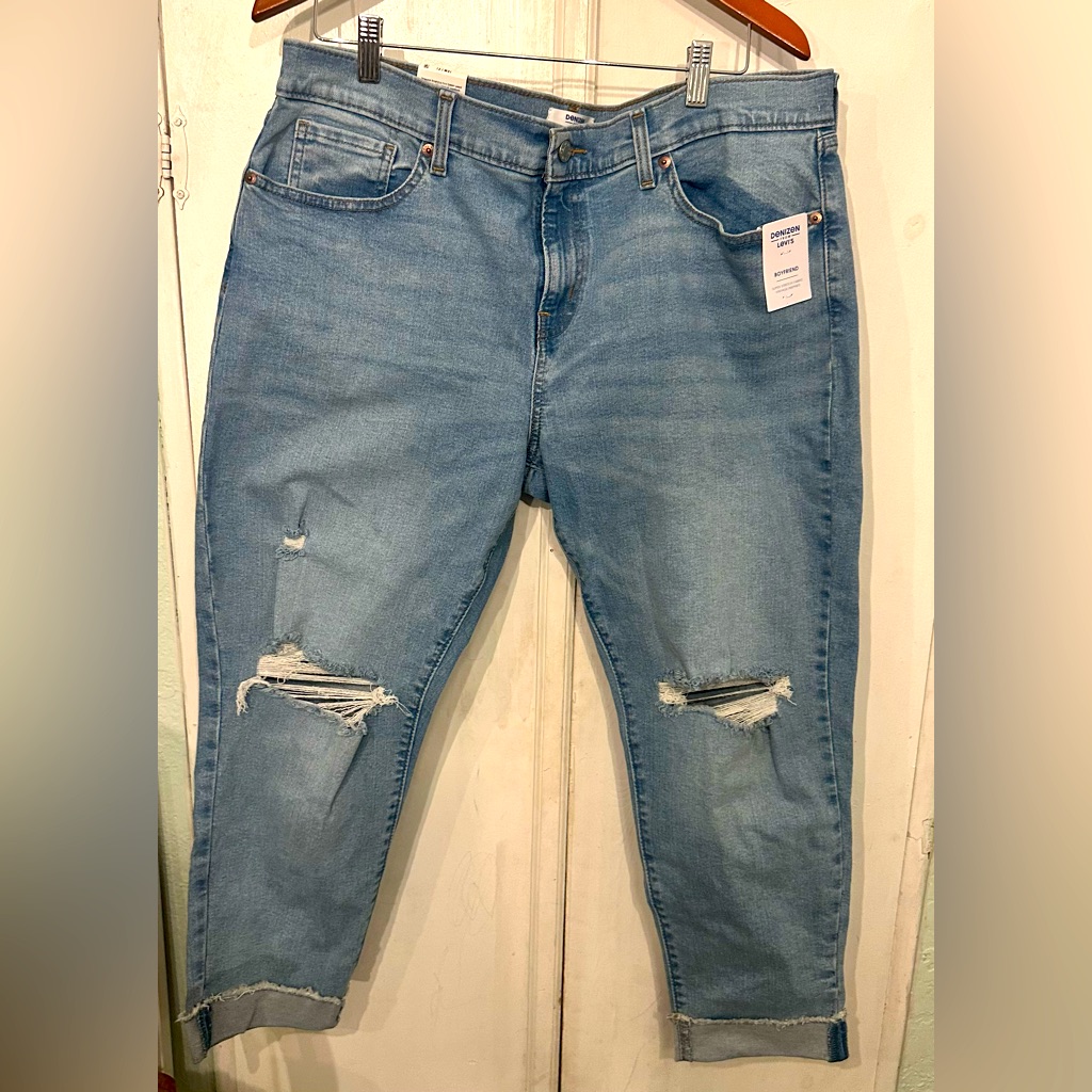 Denizen Boyfriend Jeans Distressed Look Nwt